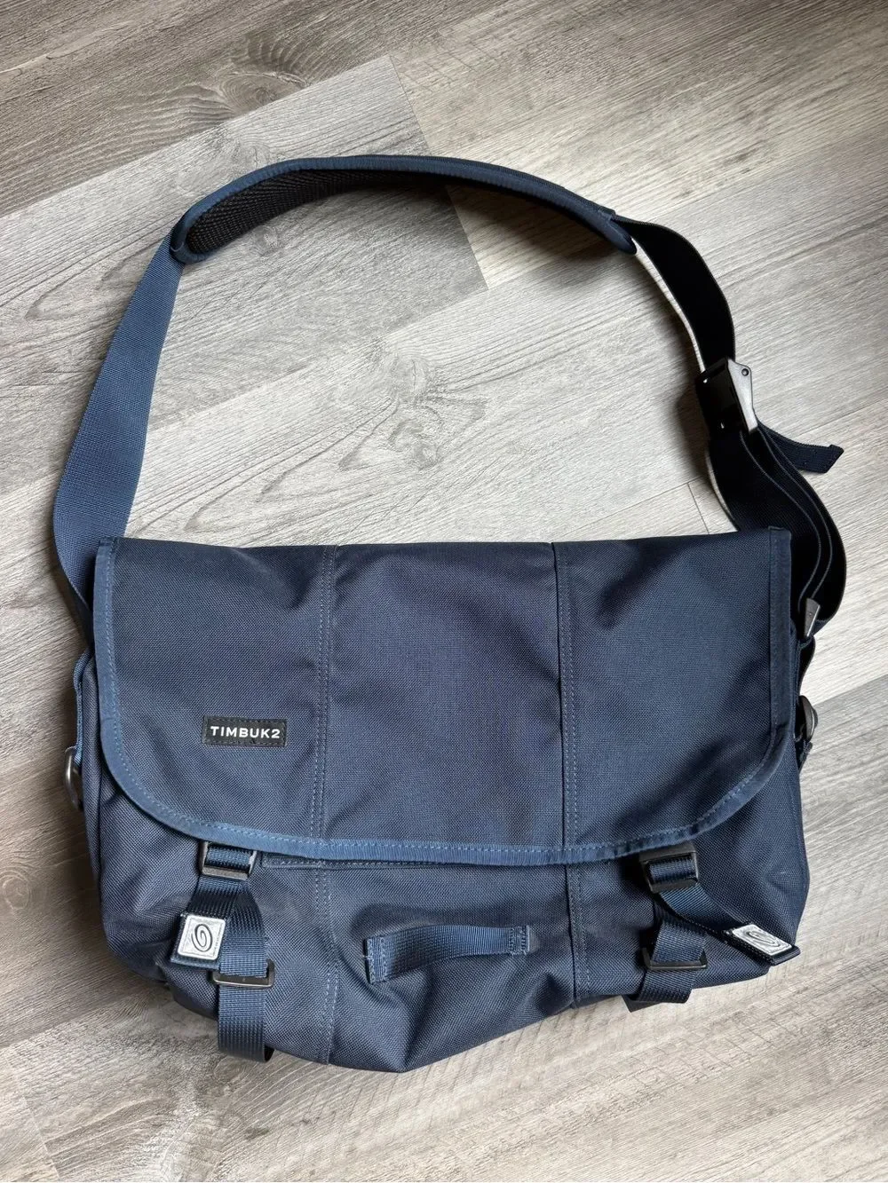 TIMBUK2 Classic Messenger Bag Navy Blue Adjustable Travel Unisex Medium